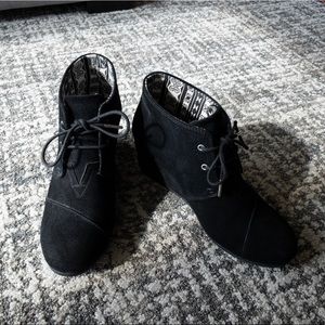 Tom’s black ‘suede’ wedge booties